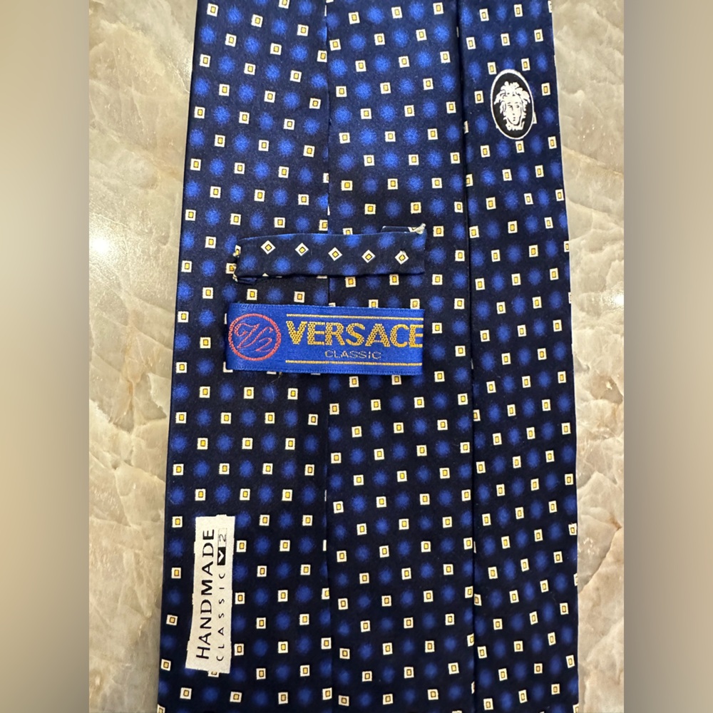 Versace NWOT 100% Silk Blue Yellow Gold Patterned Formal Tie - Picture 2 of 5